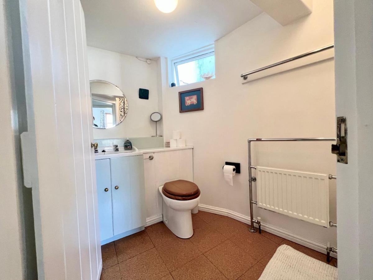 Pass The Keys 64 Church Street Characterful 2-Bed Cottage In The Heart Of Town Kingsbridge  Zewnętrze zdjęcie