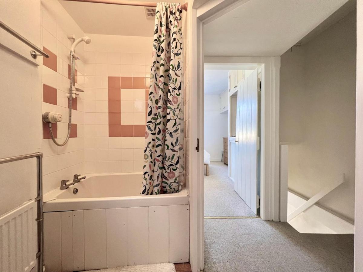 Pass The Keys 64 Church Street Characterful 2-Bed Cottage In The Heart Of Town Kingsbridge  Zewnętrze zdjęcie